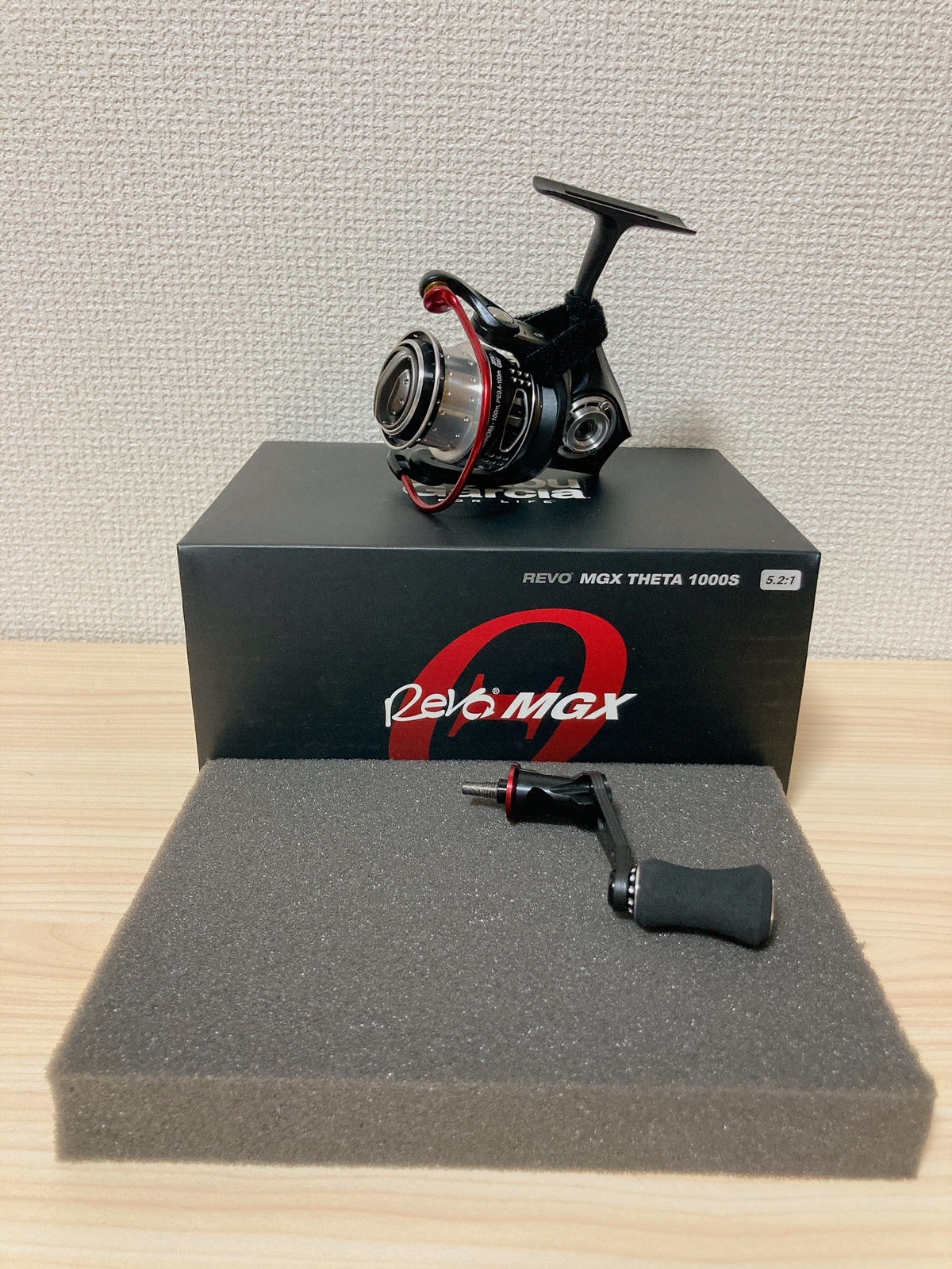 Abu Garcia Spinning Reel REVO MGX THETA 1000S Stainless steel, aluminum Handle Abu Garcia Spinning Reel REVO MGX THETA 1000S Stainless steel, aluminum Handle