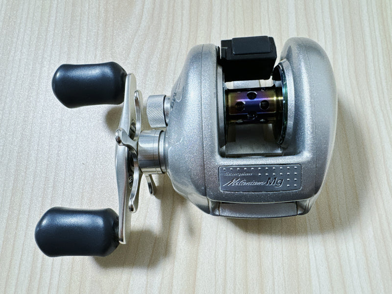 Shimano Baitcasting Reel 00 Scorpion Metanium MG Right handle