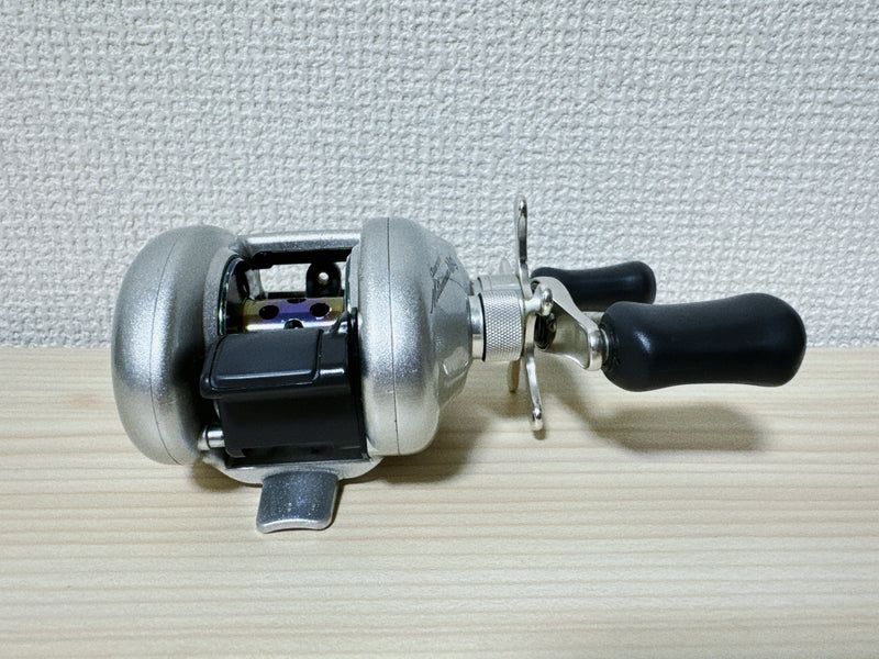 Shimano Baitcasting Reel 00 Scorpion Metanium MG Right handle