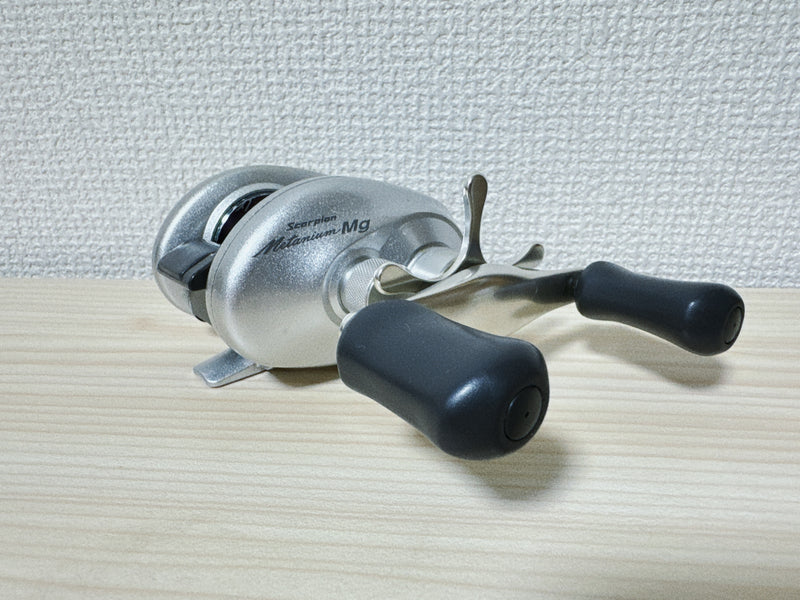 Shimano Baitcasting Reel 00 Scorpion Metanium MG Right handle