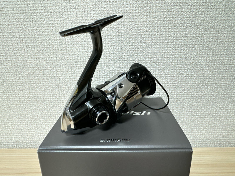 Shimano Spinning Reel 23 VANQUISH 3000MHG 5.7:1 Fishing Reel IN BOX