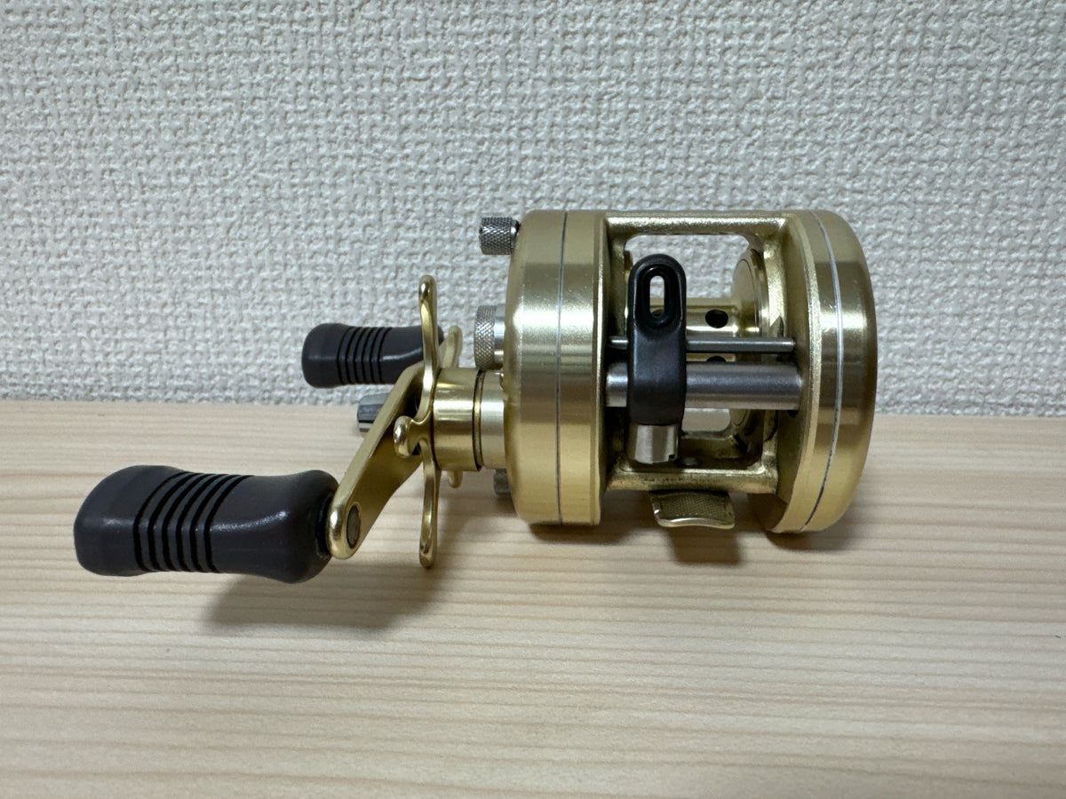 Shimano Baitcasting Reel 95 CALCUTTA 200XT Right Fishing Reel #AR