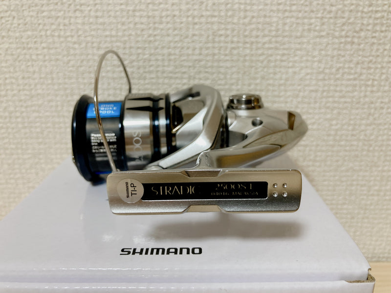 Shimano Spinning Reel 19 STRADIC 2500S Gear Ratio 5.3:1 Fishing Reel IN BOX