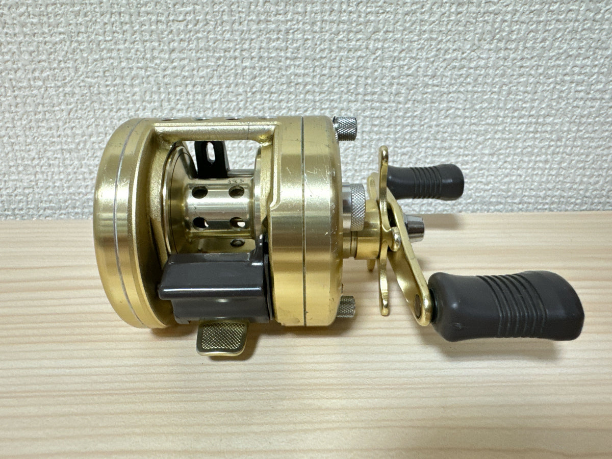 Shimano Baitcasting Reel 95 CALCUTTA 200XT Right 5.0:1 RH380200 Fishin