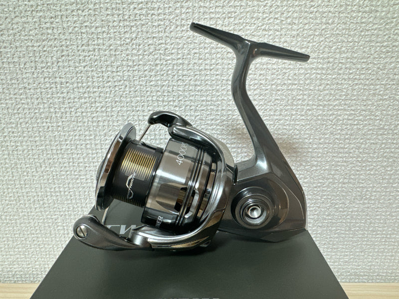 Shimano Spinning Reel 24 TWIN POWER 4000PG Gear Ratio 4.4:1 Fishing Reel IN BOX