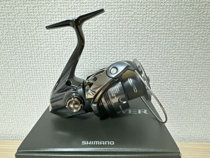 Shimano Spinning Reel 24 TWIN POWER 4000PG Gear Ratio 4.4:1 Fishing Reel IN BOX