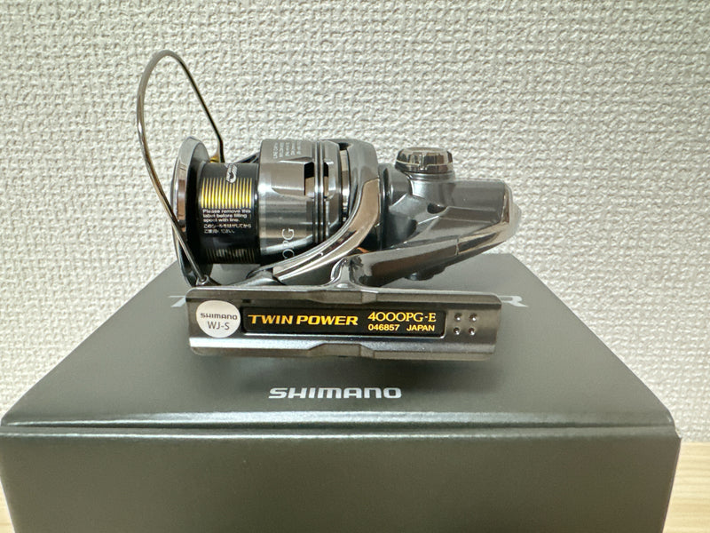 Shimano Spinning Reel 24 TWIN POWER 4000PG Gear Ratio 4.4:1 Fishing Reel IN BOX