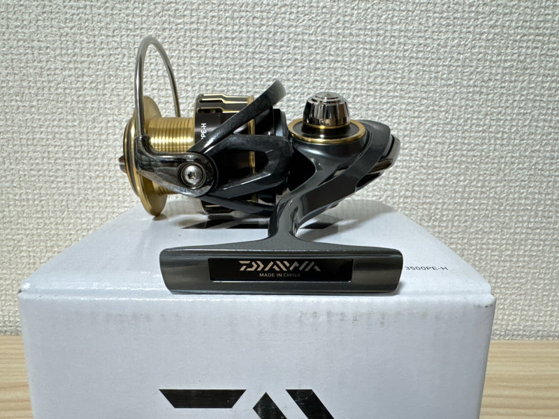DAIWA 17 THEORY 3500PE-H Spinning Fishing Reel From Japan