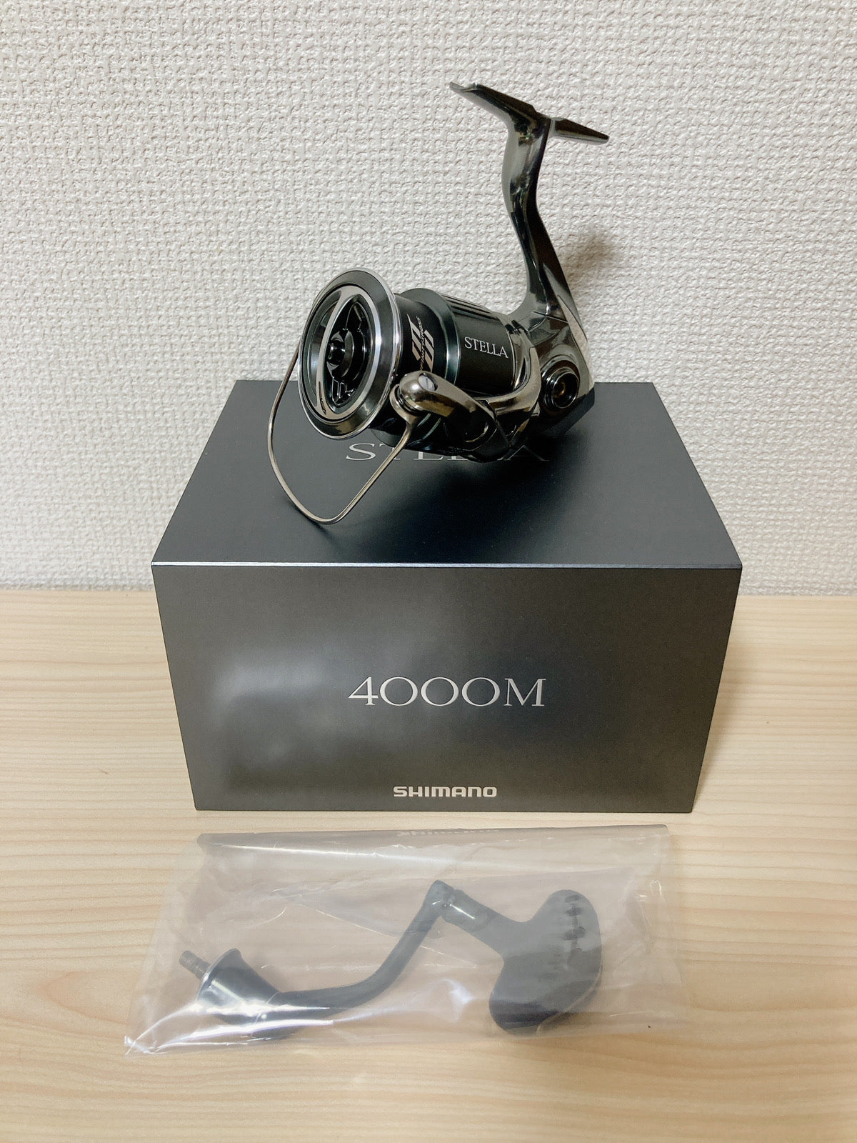 Shimano Spinning Reel 22 STELLA 4000M Gear Ratio 5.3:1 Fishing Reel IN Shimano Spinning Reel 22 STELLA 4000M Gear Ratio 5.3:1 Fishing Reel IN