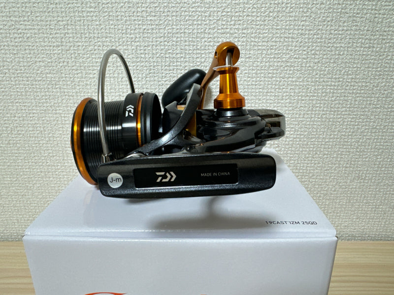 Daiwa Spinning Reel 19 CAST IZM 25 QD Gear Ratio 4.7:1 Surf Casting Reel IN BOX