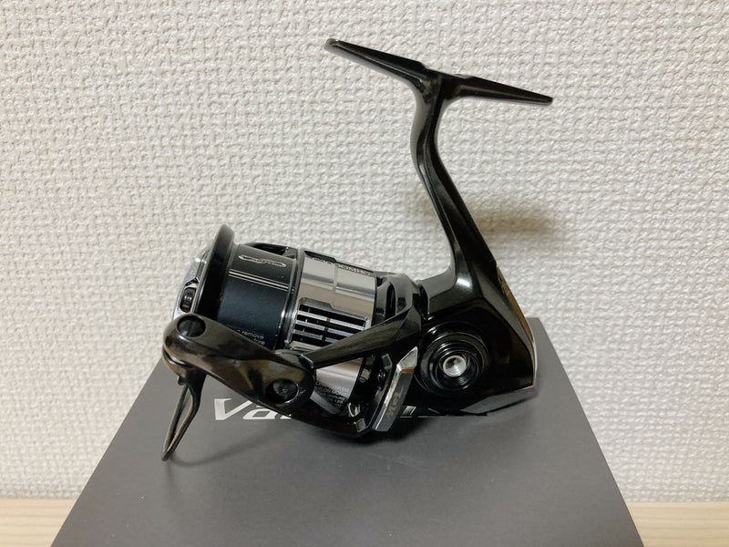 Shimano Spinning Reel 23 VANQUISH C3000MHG 5.8:1 Fishing Reel IN BOX