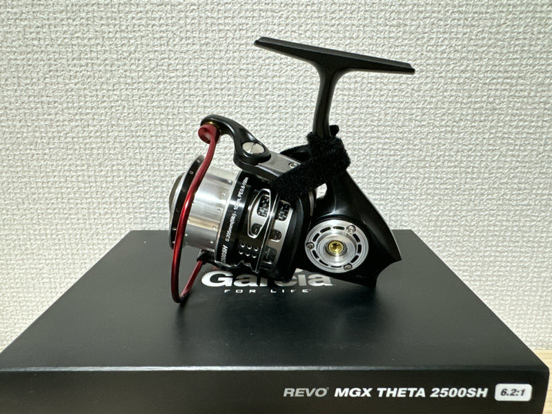 Abu Garcia Spinning Reel REVO MGX THETA 2500SH 6.2:1 Fishing Reel IN BOX