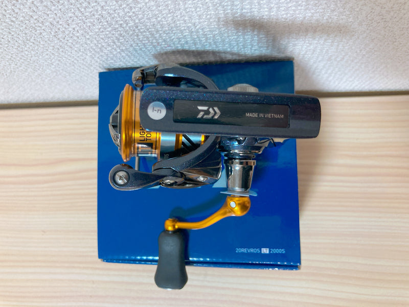 DAIWA Spinning Reel 20 Revros LT 2000S Fishing Handle knob type Trout Rockfish