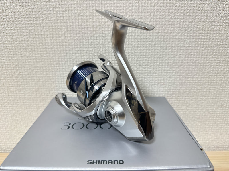 Shimano Spinning Reel 23 Stradic 3000MHG Gear Ratio 5.7:1 Fishing Reel IN BOX