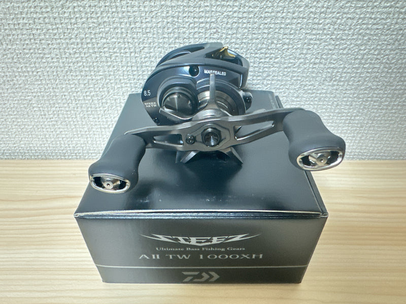 Daiwa Baitcast Reel STEEZ TW 1000XH Right 8.5:1 Fishing Reel IN BOX