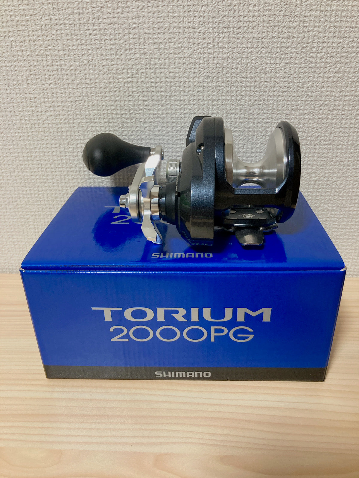 Shimano Baitcasting Reel 20 TORIUM 2000PG Right 4.6:1 Fishing Reel IN