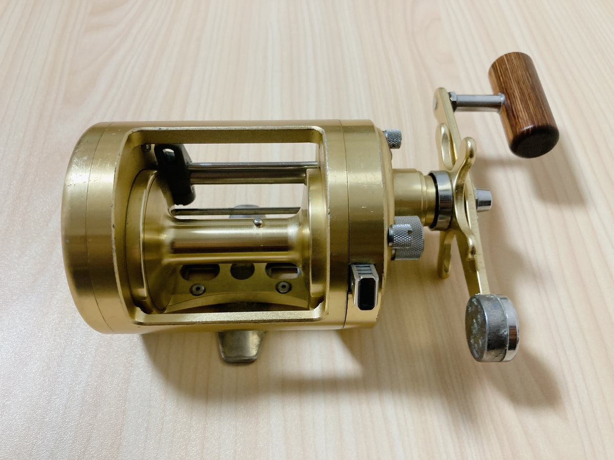 Shimano Baitcasting Reel CALCUTTA 700 Right Gear Ratio 4.7:1 Fishing R