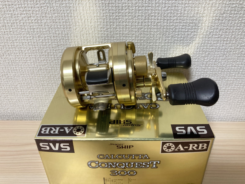 Shimano Baitcasting Reel 01 CALCUTTA CONQUEST 300 RH445301 Right IN BOX