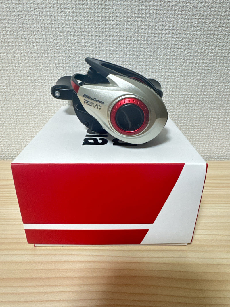 Abu Garcia Baitcasting Reel REVO 5 STX Right 6.7:1 Fishing Reel IN BOX