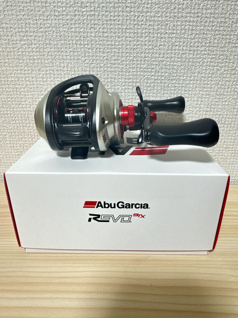 Abu Garcia Baitcasting Reel REVO 5 STX Right 6.7:1 Fishing Reel IN BOX