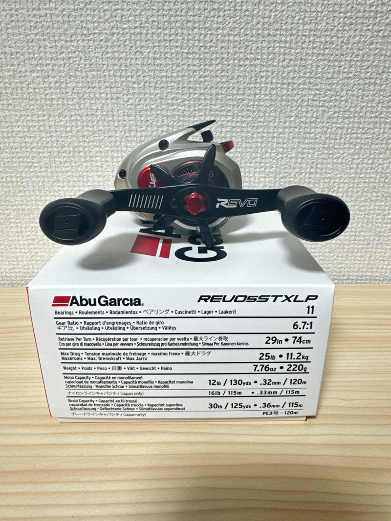 Abu Garcia Baitcasting Reel REVO 5 STX Right 6.7:1 Fishing Reel IN BOX