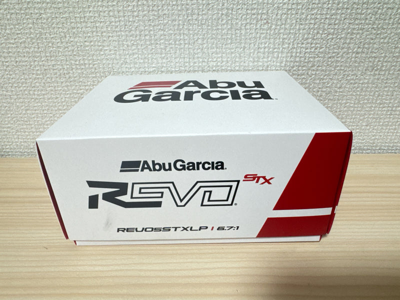 Abu Garcia Baitcasting Reel REVO 5 STX Right 6.7:1 Fishing Reel IN BOX