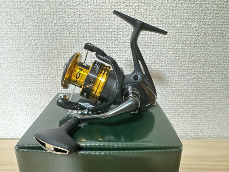 Shimano Spinning Reel 22 SAHARA C3000 Gear Ratio 5.0:1 Fishing Reel IN BOX