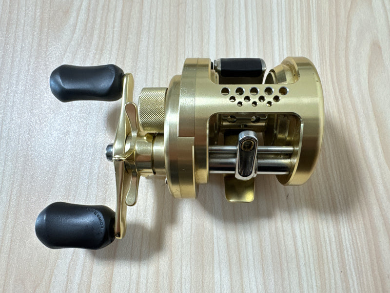 Shimano Baitcasting Reel 01 CALCUTTA CONQUEST 100 Right RH442100 Fishing IN BOX