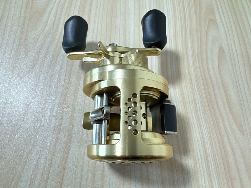 Shimano Baitcasting Reel 01 CALCUTTA CONQUEST 100 Right RH442100 Fishing IN BOX
