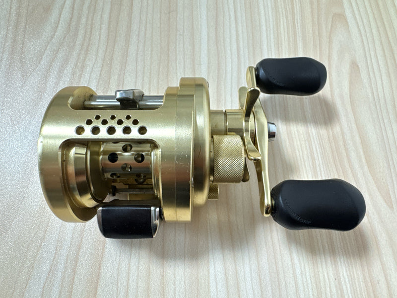 Shimano Baitcasting Reel 01 CALCUTTA CONQUEST 100 Right RH442100 Fishing IN BOX