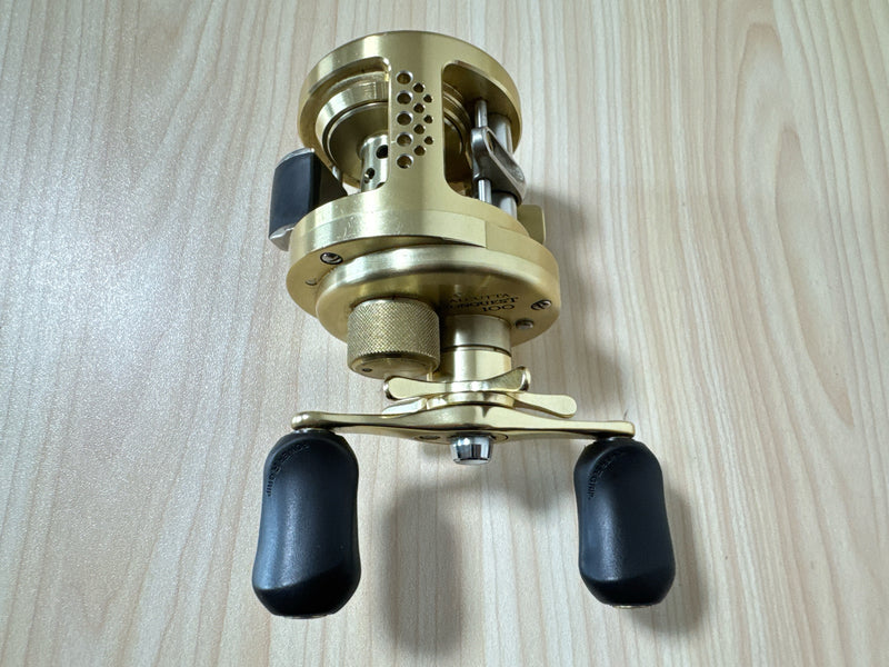 Shimano Baitcasting Reel 01 CALCUTTA CONQUEST 100 Right RH442100 Fishing IN BOX