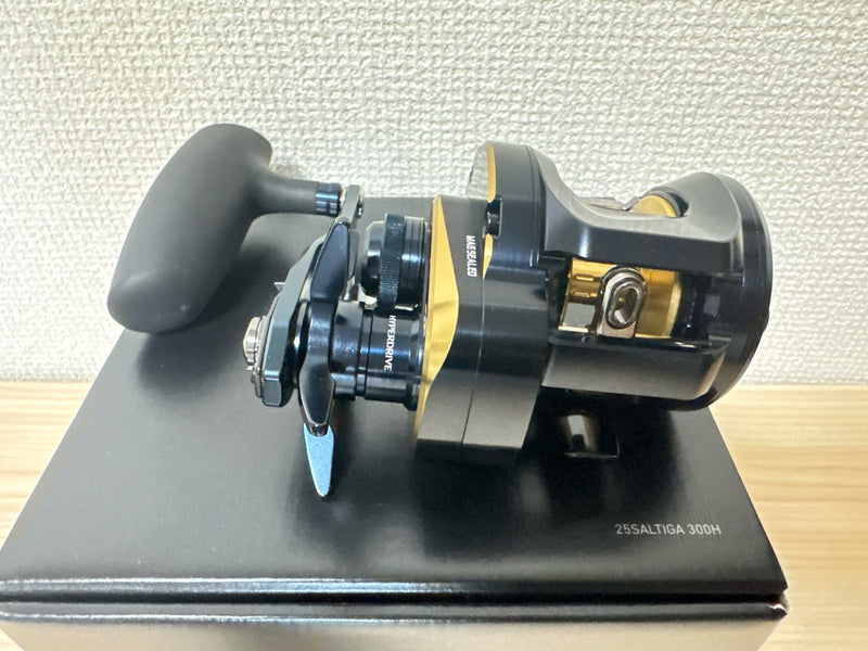 Daiwa Baitcasting Reel 25 SALTIGA 300H Right 7.3:1 Fishing Reel IN BOX