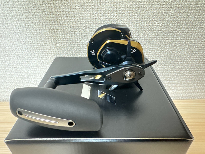 Daiwa Baitcasting Reel 25 SALTIGA 300H Right 7.3:1 Fishing Reel IN BOX