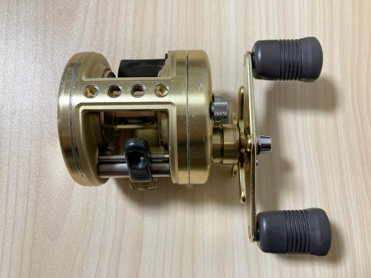 Shimano Baitcasting Reel CALCUTTA 201XT Left RH381201 Gear Ratio 5.1:1