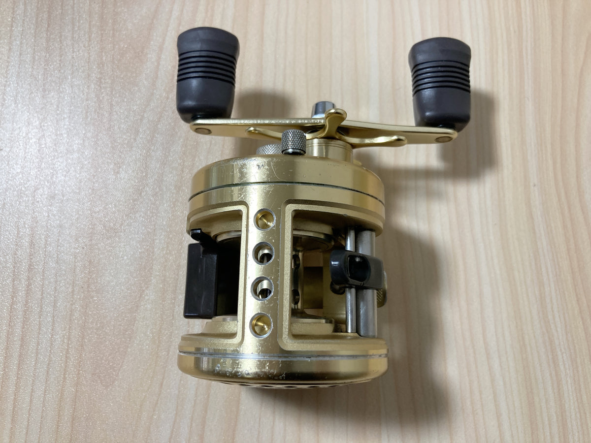 Shimano Baitcasting Reel CALCUTTA 201XT Left RH381201 Gear Ratio 5.1:1