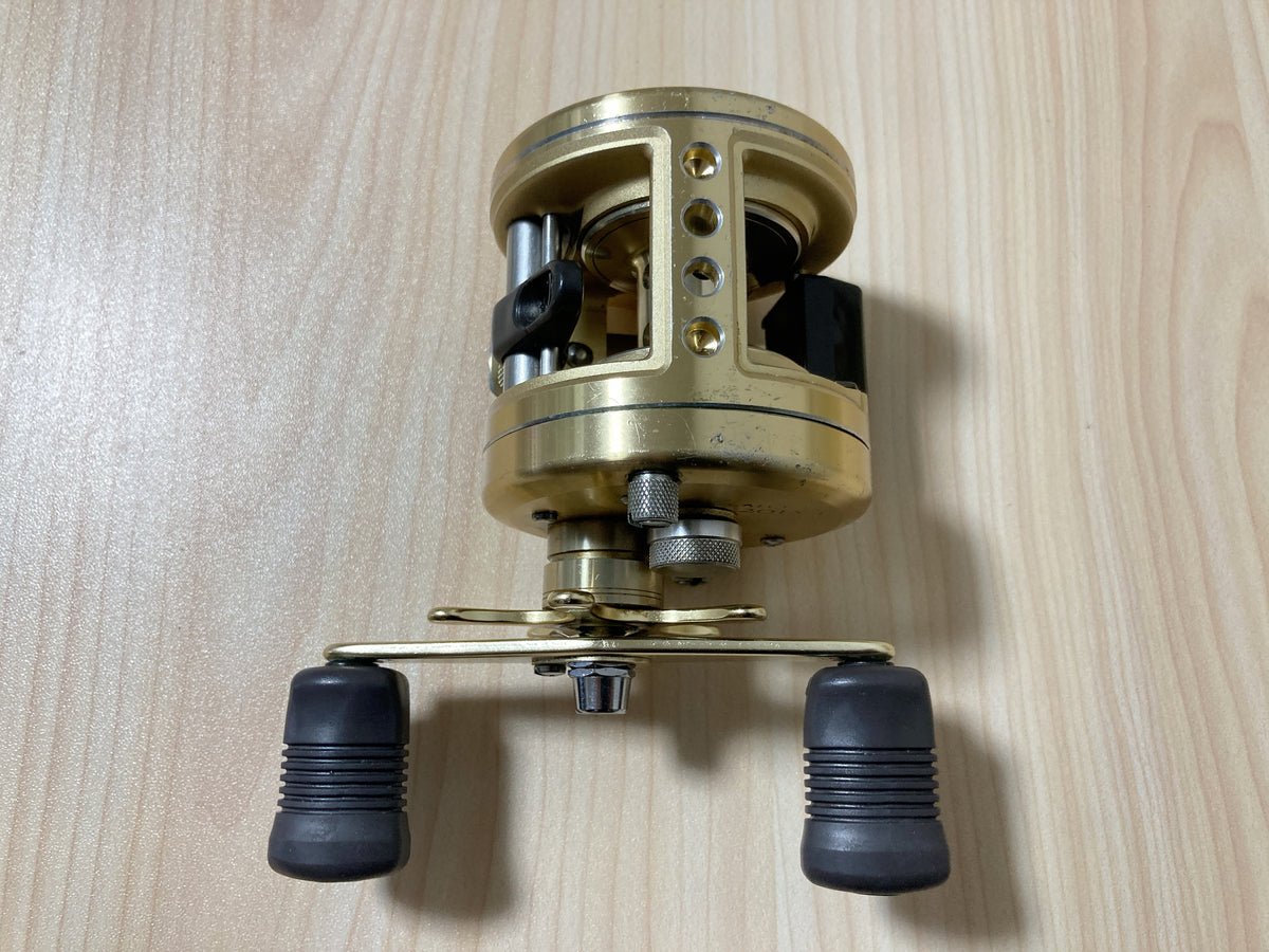 Shimano Baitcasting Reel CALCUTTA 201XT Left RH381201 Gear Ratio 5.1:1