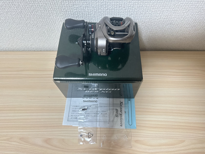 Shimano Baitcasting Reel 17 Scorpion BFS XG Right Gear Ratio 8.2:1 Fishing Reel IN BOX