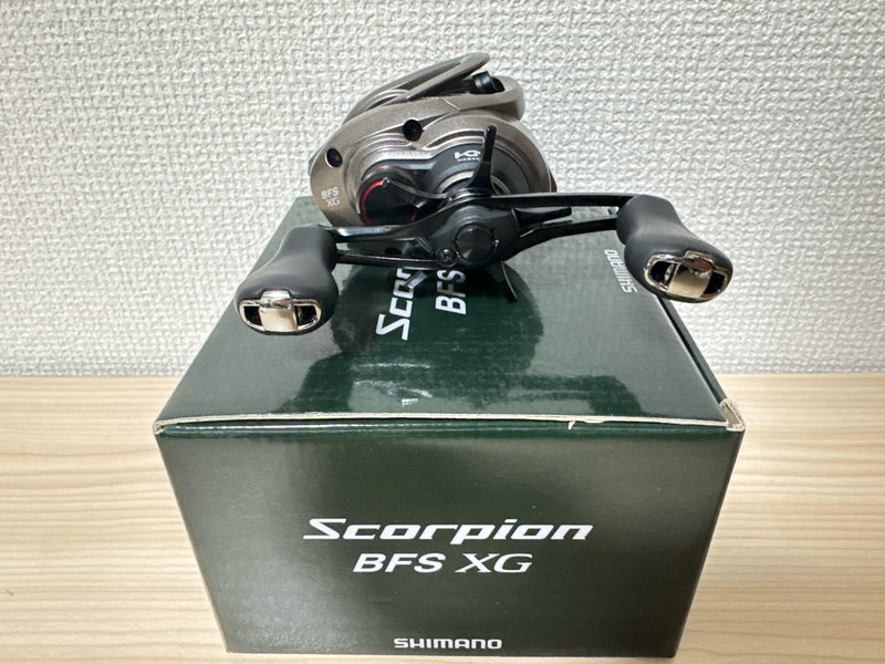 Shimano Baitcasting Reel 17 Scorpion BFS XG Right Gear Ratio 8.2:1 Fishing Reel IN BOX