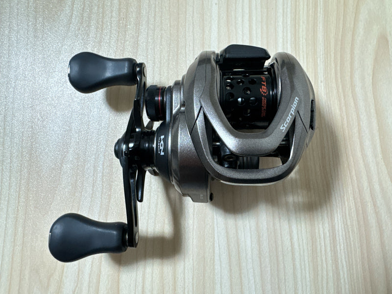 Shimano Baitcasting Reel 17 Scorpion BFS XG Right Gear Ratio 8.2:1 Fishing Reel IN BOX