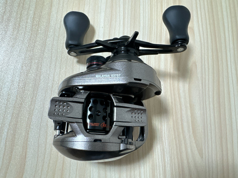 Shimano Baitcasting Reel 17 Scorpion BFS XG Right Gear Ratio 8.2:1 Fishing Reel IN BOX