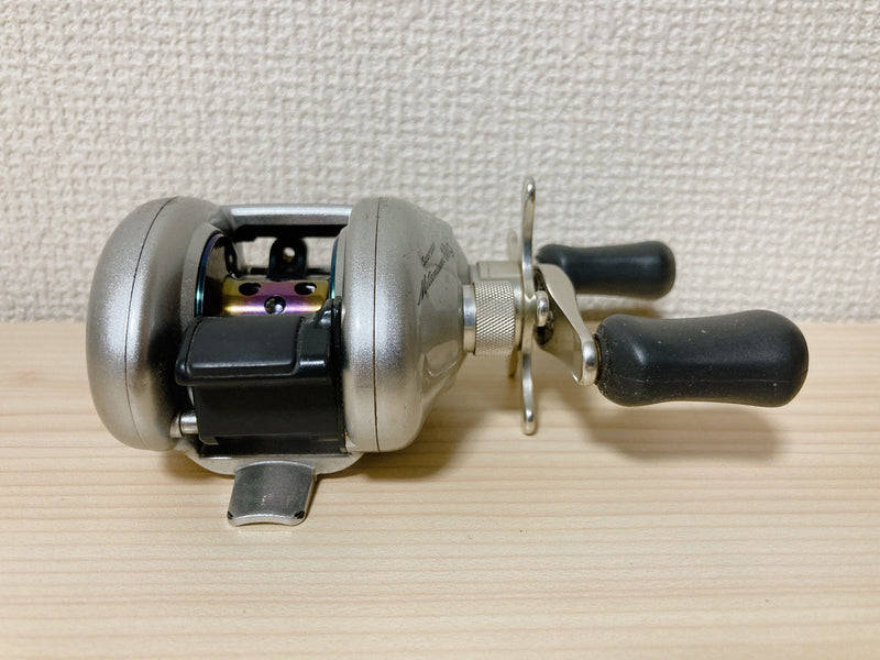 Shimano Baitcasting Reel 00 Scorpion Metanium MG Right handle