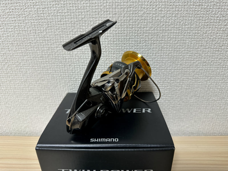 Shimano Spinning Reel 20 TWIN POWER 4000PG Gear Ratio 4.4:1 Fishing Reel IN BOX