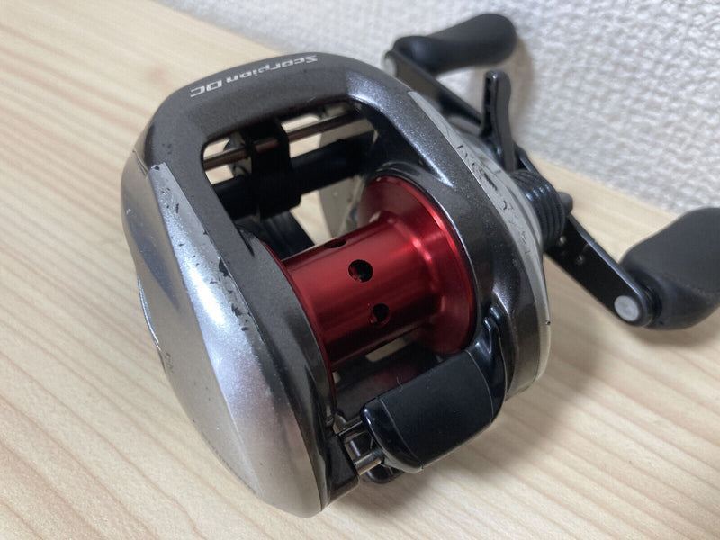 Shimano Baitcasting Reel 11 Scorpion DC7 Right Handed RH692000 IN BOX