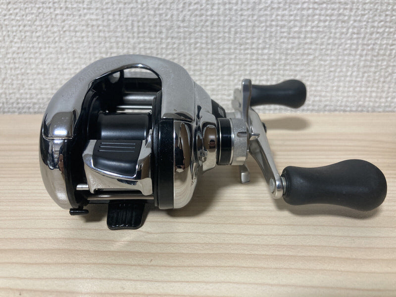 Shimano Baitcasting Reel 12 ANTARES Right RH750000 IN BOX