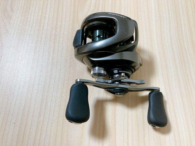 Shimano Baitcasting Reel 20 Metanium Right 5RL280000 Gear Ratio 6.2 IN BOX