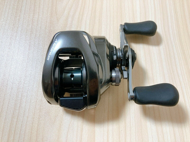 Shimano Baitcasting Reel 20 Metanium Right 5RL280000 Gear Ratio 6.2 IN BOX