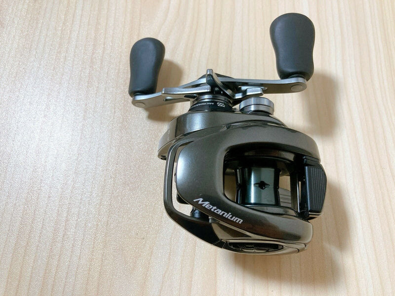 Shimano Baitcasting Reel 20 Metanium Right 5RL280000 Gear Ratio 6.2 IN BOX