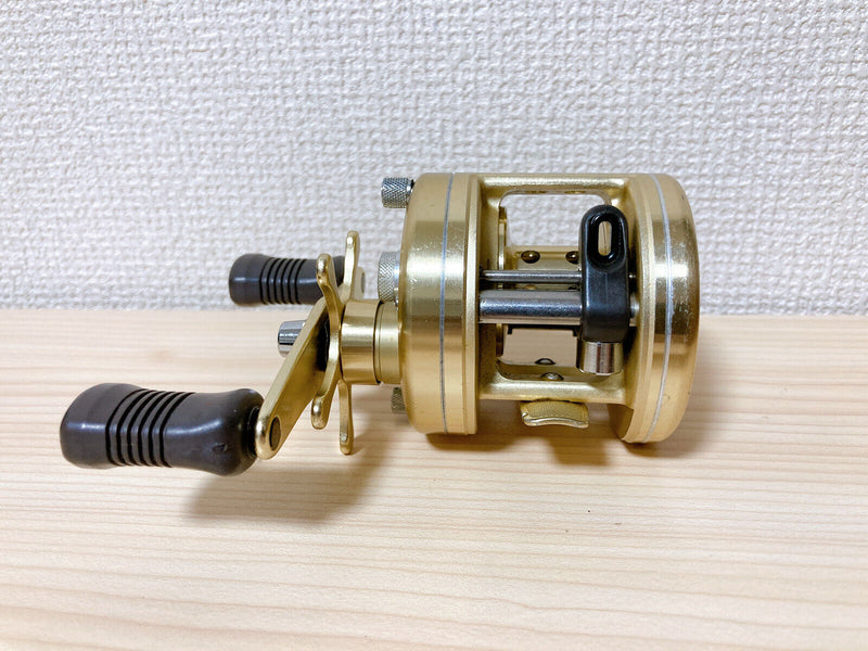 Shimano Baitcasting Reel 95 CALCUTTA 200XT Right 5.0:1 Fishing Reel