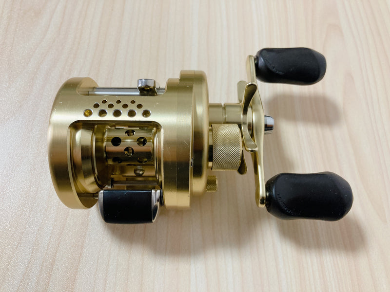 Shimano Baitcasting Reel 01 CALCUTTA CONQUEST 100 Right RH442100 Fishi