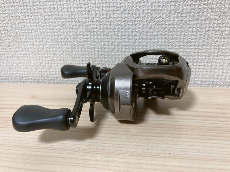Shimano Baitcasting Reel 17 Scorpion BFS XG Right 8.2:1 Fishing Reel IN BOX